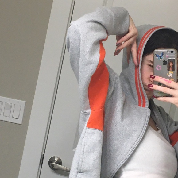 Cropped grey and orange hoodie - Picture 4 of 4